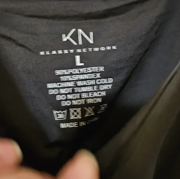 Klassy network split hem black tank top - Picture 4 of 4